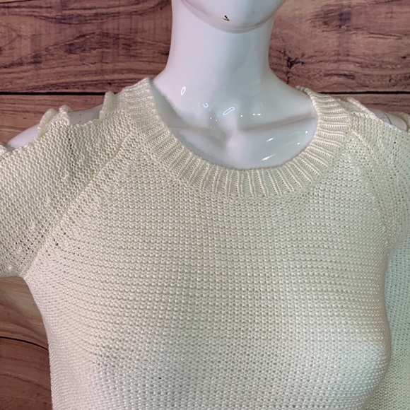 Romeo & Juliette Couture knitted white sweater top cold shoulder sz M stretch md - Picture 9 of 17